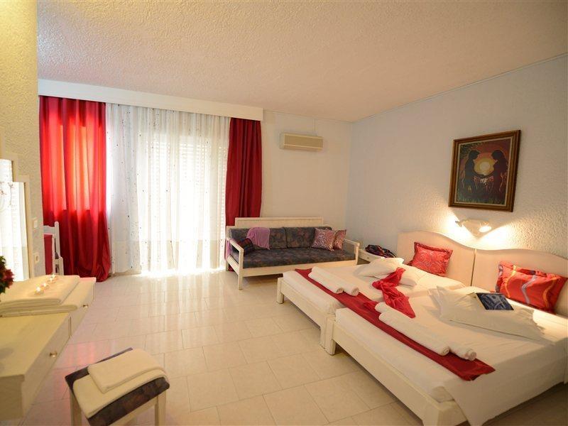 Golden Sun Aparthotel Tigkaki  Exterior photo